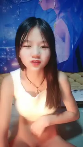 极品尤物00后嫩妹!甜美系邻家妹妹型!一线天馒头肥穴,掰穴振动棒抽插,小男友JB软了无法满足