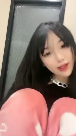 高傲女的俯小魔空桃A