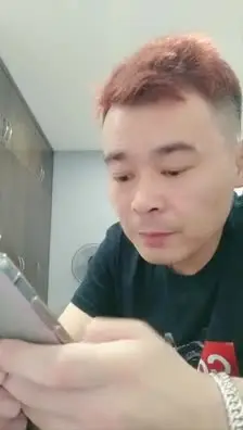 【神秘人探花】北京大哥酒店小賭几把太開心,叫小姐上門,御姐范顏值不錯胸大又粉,提槍上陣大戰几百回合 new