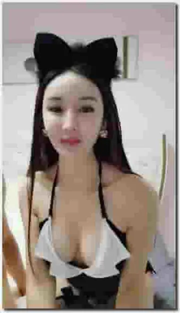 高人气~车女郎 仔仔没电了 ，行业不景气，和男友下海赚快钱 媳妇记得要吃避孕药呀 不用吃，在安全期 风骚模特，招人喜欢！