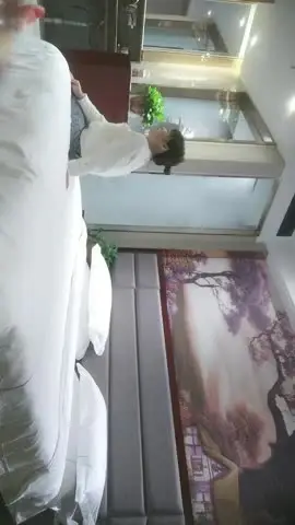 【乡村寻花】,娇小玲珑小姐姐,脱了衣服胸前有料,抱起来插得花枝乱颤,一番激战累得够呛要刷会儿抖音