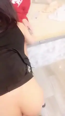 淫乱4P【上篇】双飞两个极品萝莉,美女翘起屁股被舔弄,上位骑乘大屁股上下套弄,抬腿侧入大力猛操