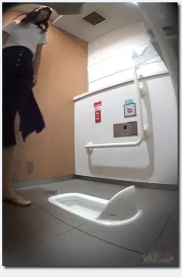 百货商圈广角镜头双视角偸拍好多高贵气质又时尚的漂亮小姐姐们拉屎撒尿大长腿丝袜人美连动作都那么迷人