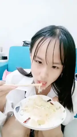 STP26361 小骚货居家和男友操逼，苗条身材，撩起裙子就是操，特写视角美臀猛坐，打桩机操的语无伦次，浪叫呻吟不断STP26361