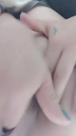 STP27752 新人美少妇独自在家寂寞!厕所自慰扣穴!脱下牛仔裤 从下往上视角狂扣 拍打骚穴水声哗哗~STP27752 new