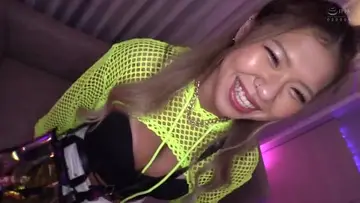 SUKE-140【太いのが好きすぎる黒ギャル】私服から既に露出MAXなフェラチオ魔神るみなちゃん用意されたデカチンに大興奮お酒もチ●コも止まらないw日焼け跡がセ