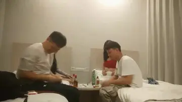 【换妻传媒】交换4P拍摄失败,回酒店福利场,舔屌吸吮骑乘位,扭动大屁股