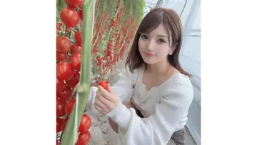 FC2-3157890 初撮影・顔出し!!【無修正】女子アナ志望のメチャメチャ可愛い現◯女子大生が神社の隅に隠れて青姦フェラ抜き口内射精!!綺麗すぎるピンク乳首