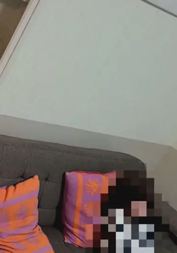 FC2-3237348 【個人】自宅で娘さんを寝かしつけて、、、旦那以外の経験がないHカップ妻は娘を起こさぬよう声を抑える。-CD2