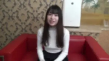 FC2-3070552 若いってだけで贅沢なのに。明るくかわいい18歳の初撮り中出し！！-CD1