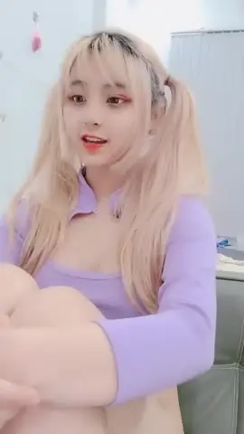 双马尾黄发腰细胸大越南卡哇伊萌妹，逼逼微毛震动棒抽插，口交舔弄骑乘猛操晃动奶子后入大屁股 new