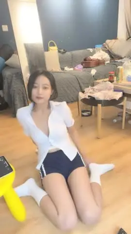 女神来袭初次下海直播,全程露脸声音嗲嗲的很会诱惑狼友,可盐可甜可风骚 new