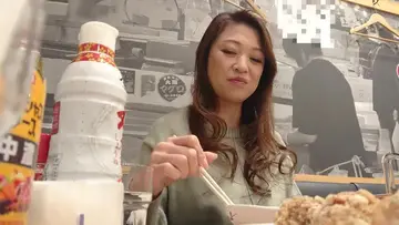 户外勾搭农村夫妻换妻啪啪黑丝高跟诱惑交大鸡巴舔逼让大哥从拖拉机上爆草车震室内乱草精彩刺激A new